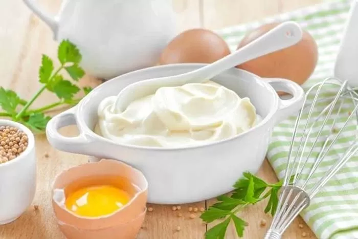 نرم کننده مو خانگی با سس مایونز و تخم مرغ
