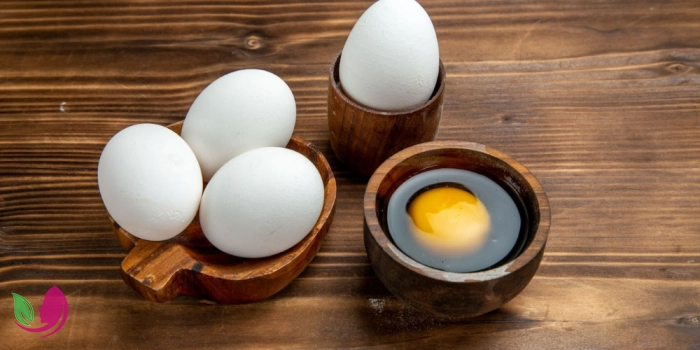 ماسک زرده تخم‌مرغ و روغن نارگیل
