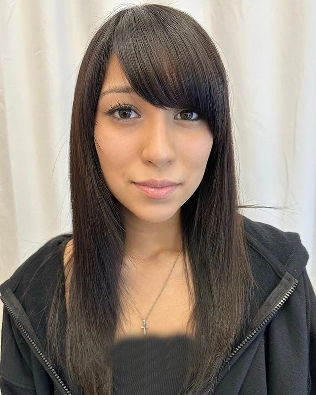 مدل چتری Side-Swept Bangs