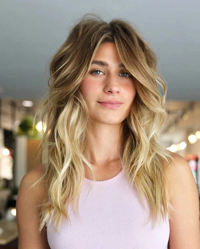 مدل لایه‌ای با چتری بلند (Layers With Long Bangs)
