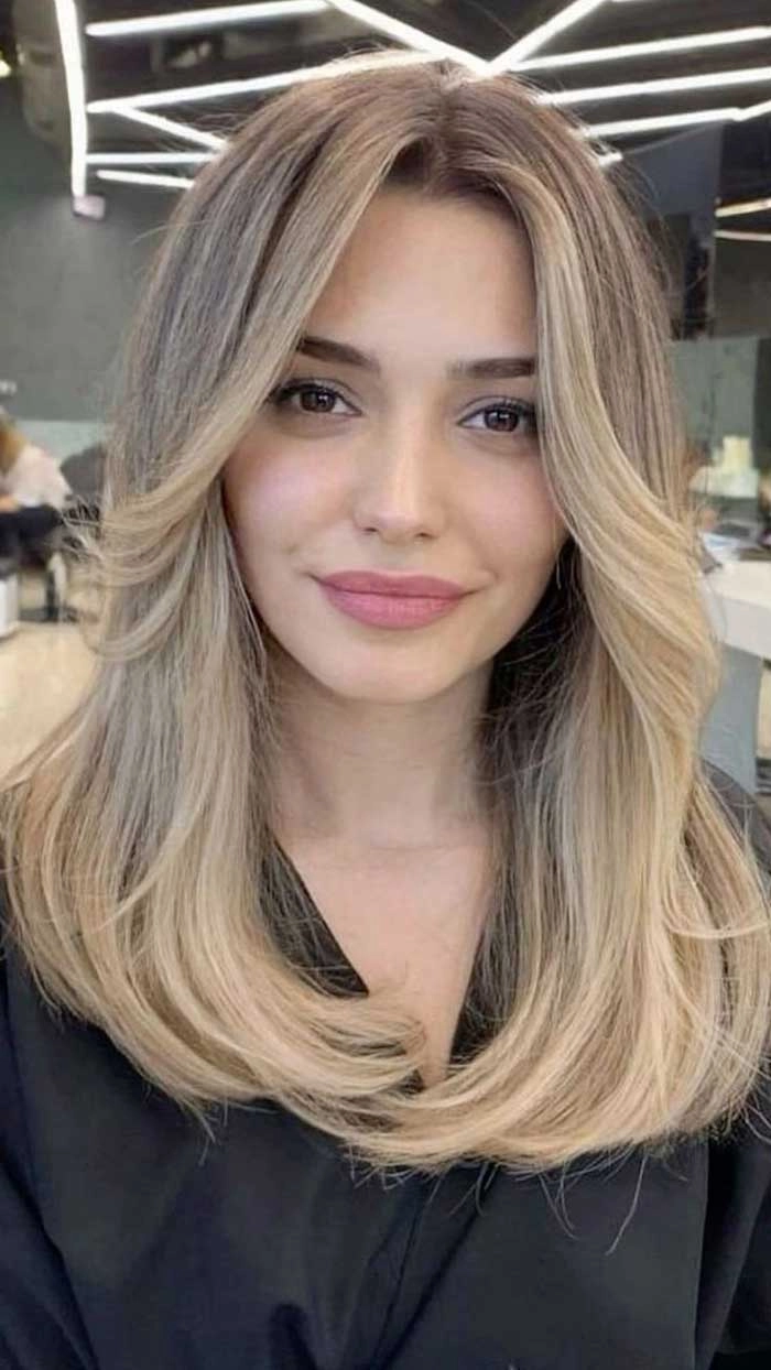 چتری پرده‌ای کلاسیک (Middle Part Curtain Bangs)