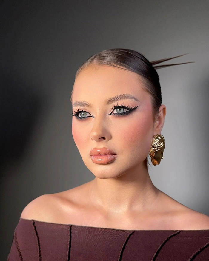 مدل چشم گربهای معکوس (Reverse Cat Eye)