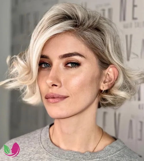 باب فِر شامپاینی (Champagne Blonde Curly Bob)