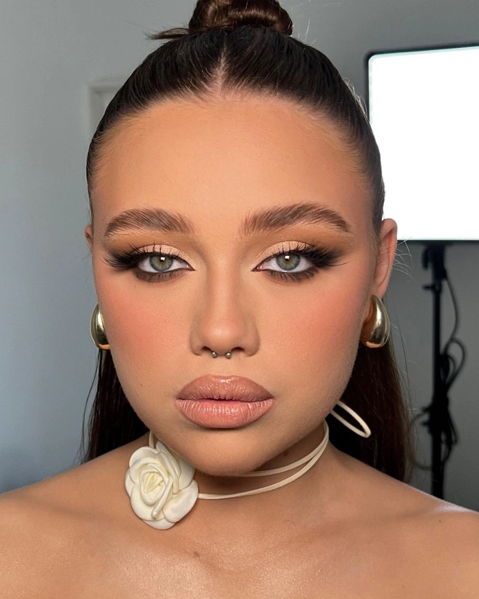مدل چشم گربهای ملایم (Subtle Cat Eye)