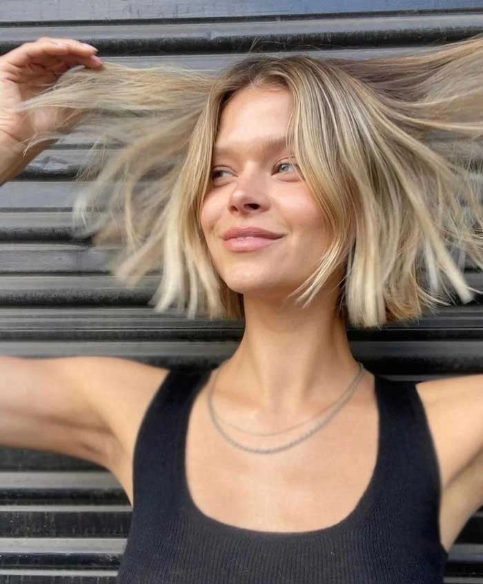 چتری پرده‌ای با مدل باب صاف (Blunt Bob with Curtain Bangs)