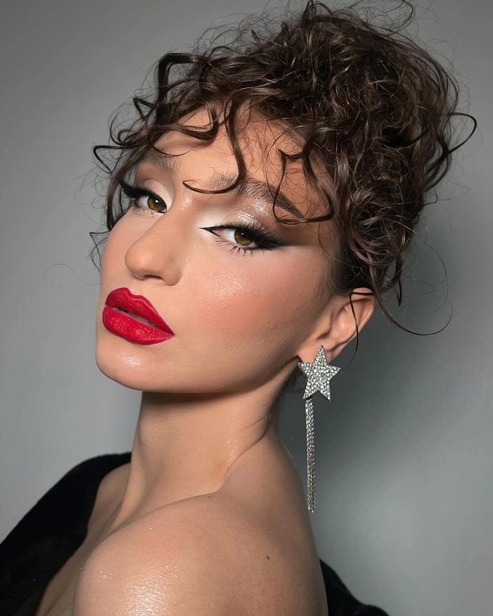 مدل چشم گربهای براق (Glitter Cat Eye)