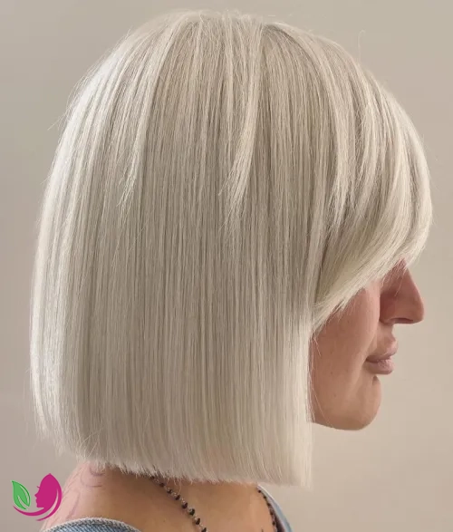 لوب سفید صاف با چتری کامل (White Blunt Lob with Bangs)