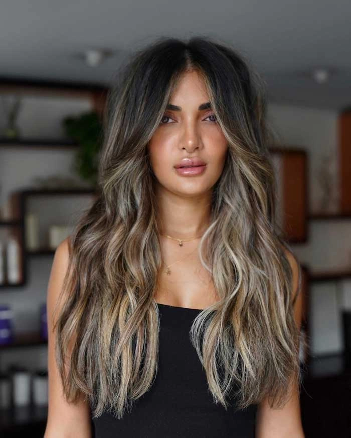 چتری پرده‌ای با موهای بلند (Curtain Bangs for Long Hair)