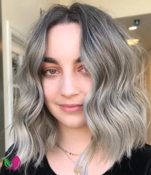 لوب موج‌دار بلوند دودی (Ash Blonde Wavy Lob)