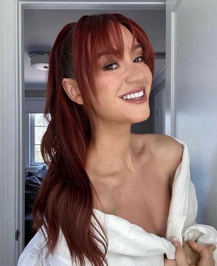 چتری پرده‌ای با موهای بسته (Curtain Bangs Ponytail)