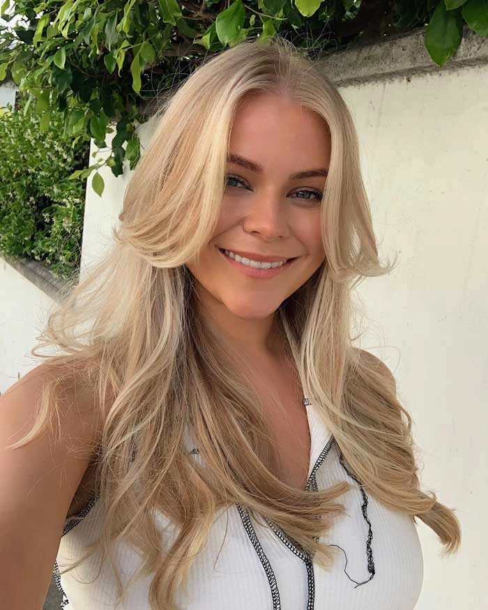 چتری پرده‌ای بلوند (Blonde Curtain Bangs)
