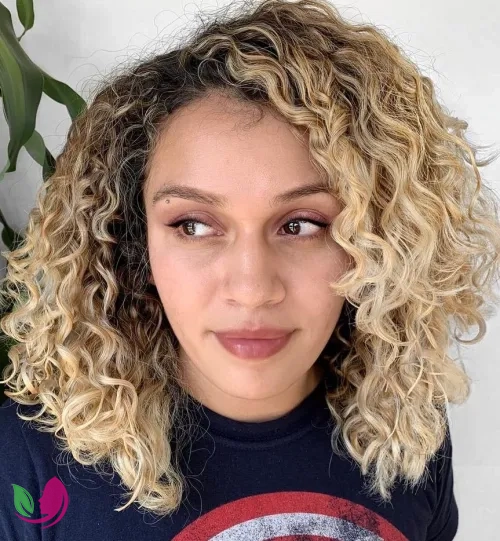 لوب فر آمبره بلوند (Dark-to-Light Blonde Curly Lob)