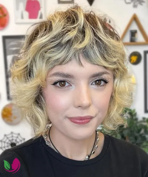 باب ولف کات با هایلایت بلوند گرم (Wolf Bob with Warm Blonde Highlights)