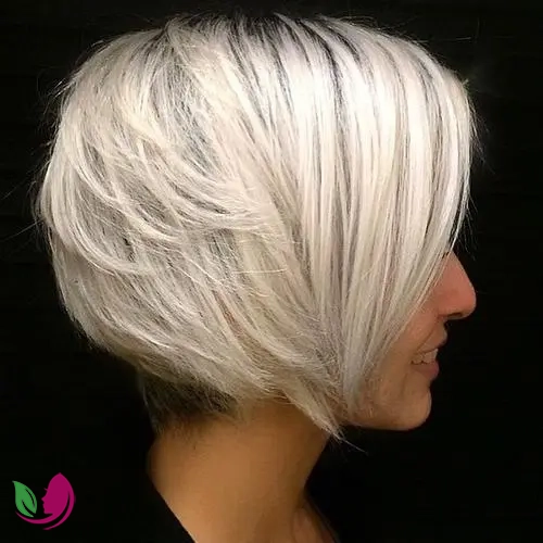 باب پُرحجم سفید (White Blonde Stacked Bob)