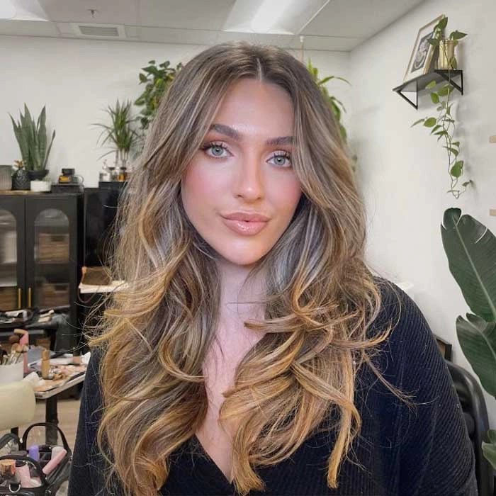 چتری پرده‌ای لایه‌لایه (Layered Hair with Curtain Bangs)