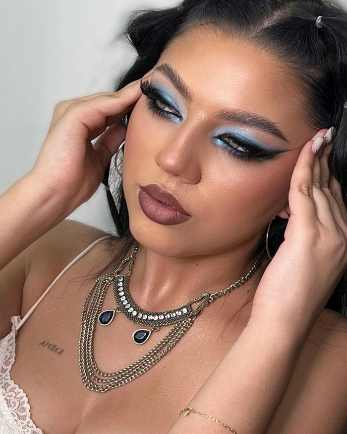 مدل چشم گربهای نمایشی (Dramatic Cat Eye)
