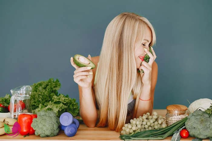 چرا تغذیه پایه اصلی سلامت مو است؟